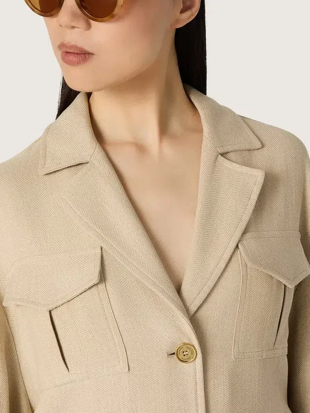 Chaqueta safari de mujer en viscosa beige con micro-chevron