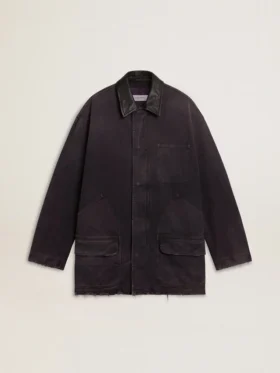 Chaqueta vaquera de hombre con detalles desgastados y cuello de piel