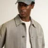 Chaqueta vaquera gris para hombre con tachuelas