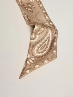 Cinta de sarga de seda gris paloma con estampado de paisley