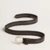 Cinturón de cuero negro con tachuelas