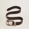 Cinturón de mujer de piel negra con hebilla decorada en color plateado