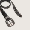 Cinturón de mujer de piel negra con tachuelas