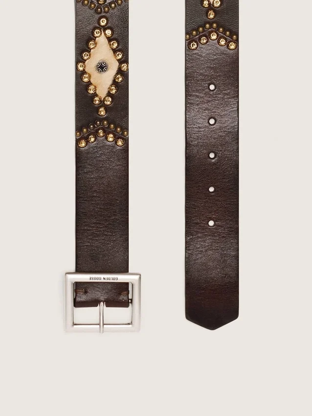 Cinturón Sierra para hombre en piel lavada color caoba con tachuelas decorativas