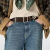 Cinturón Sierra para mujer en piel de caoba con tachuelas decorativas