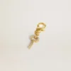 Colgante con forma de llave de latón dorado con cristales