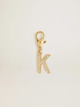 Colgante con la letra K de latón dorado con cristales