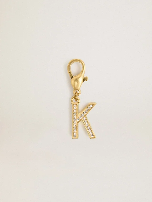 Colgante con la letra K de latón dorado con cristales