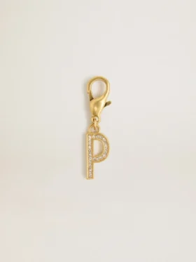 Colgante con la letra P en latón dorado con cristales