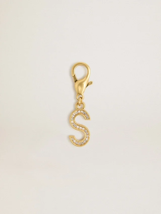 Colgante con la letra S en latón dorado con cristales