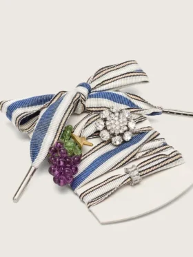 Cordones a rayas «Pieles» con dijes de uva y cristal