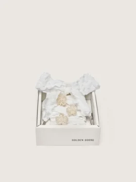 Cordones blancos arrugados «Pieles» con apliques de cuentas en forma de flor