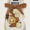 Cordones bordados «Pieles» en burdeos y melocotón adornados con dijes