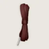Cordones Burgundy LTD con corazones bordados y logotipo en contraste