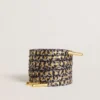 Cordones con estampado animal en gris y negro con estrellas doradas en contraste