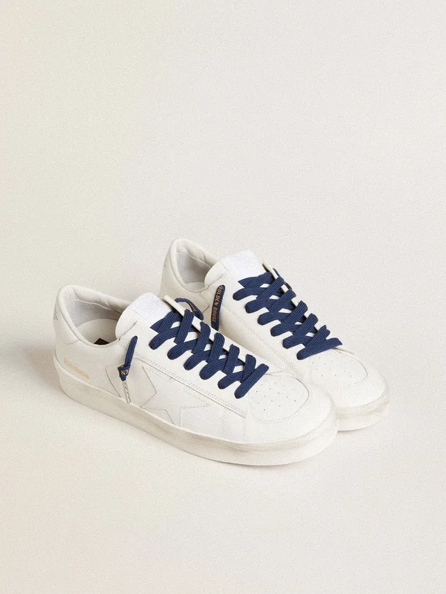 Cordones de algodón azul marino con logotipo dorado en contraste