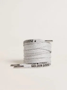 Cordones de algodón grises con logotipo negro en contraste