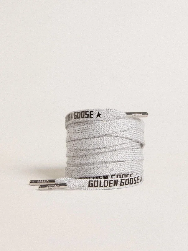 Cordones de algodón grises con logotipo negro en contraste