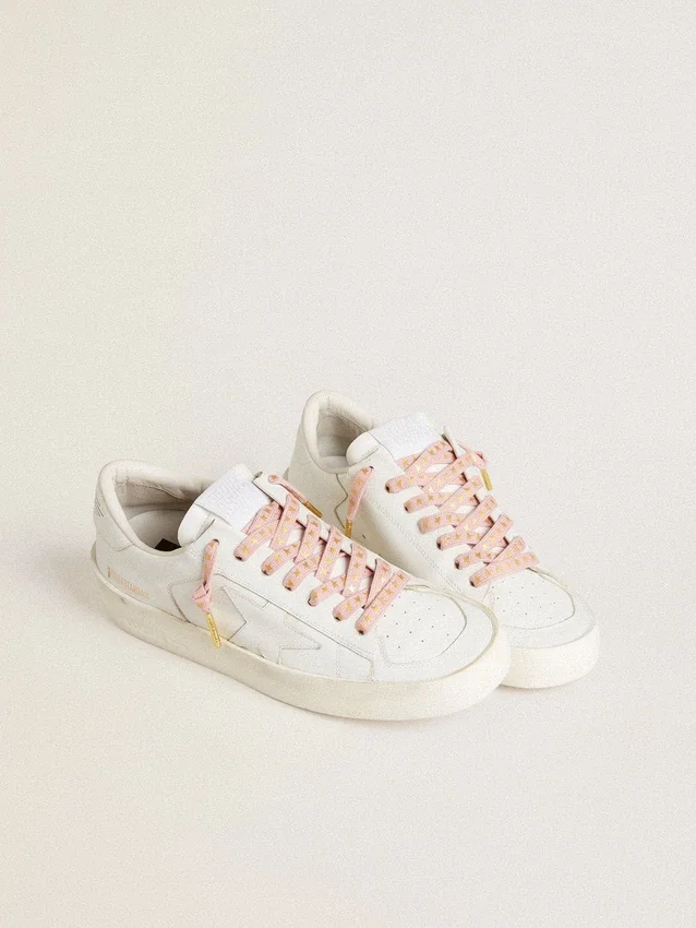 Cordones de algodón rosa con estrellas doradas en contraste