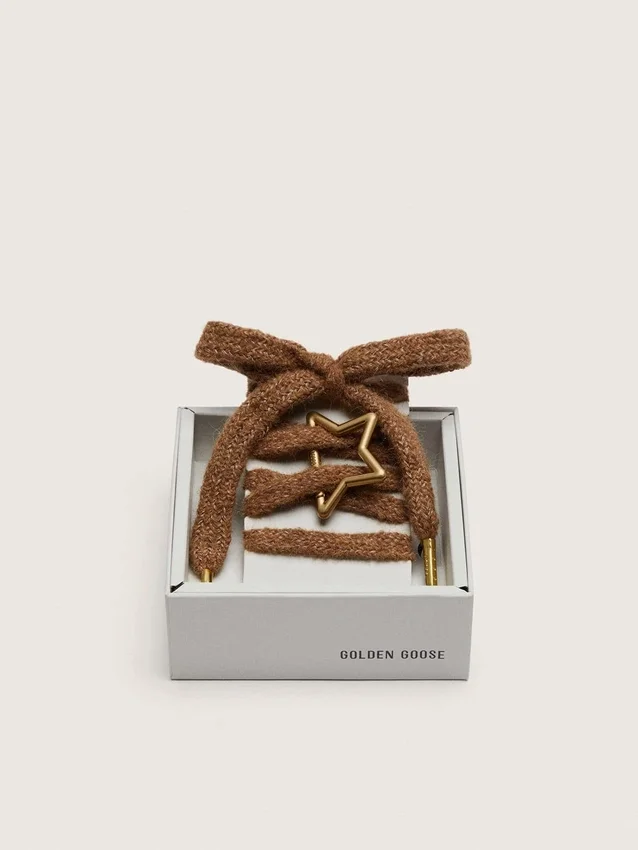 Cordones de lana de color marrón «Pieles» con mosquetón en forma de estrella dorada