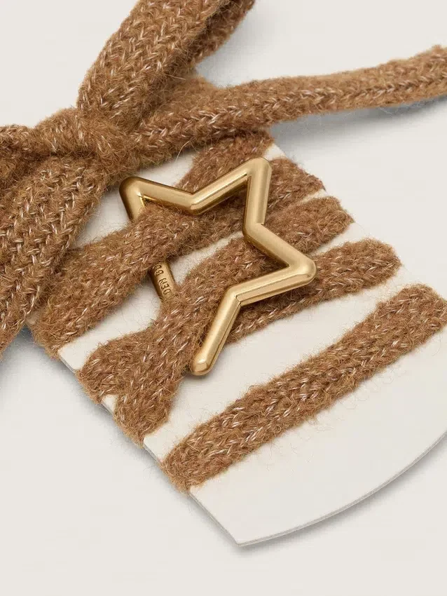 Cordones de lana de color marrón «Pieles» con mosquetón en forma de estrella dorada