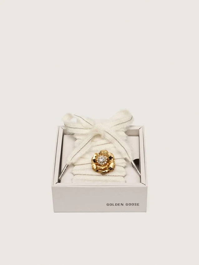 Cordones de mohair blanco «Pieles» con colgante de joyería