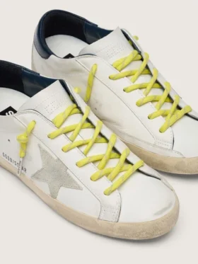Cordones de senderismo amarillos con detalles grises
