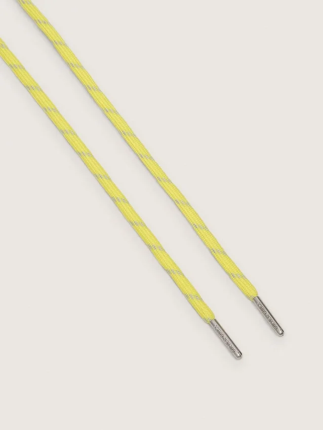 Cordones de senderismo amarillos con detalles grises