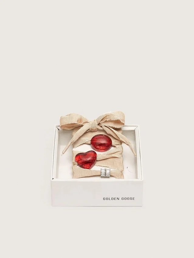 Cordones dorados «Pieles» de CNY con dijes rojos y cristales