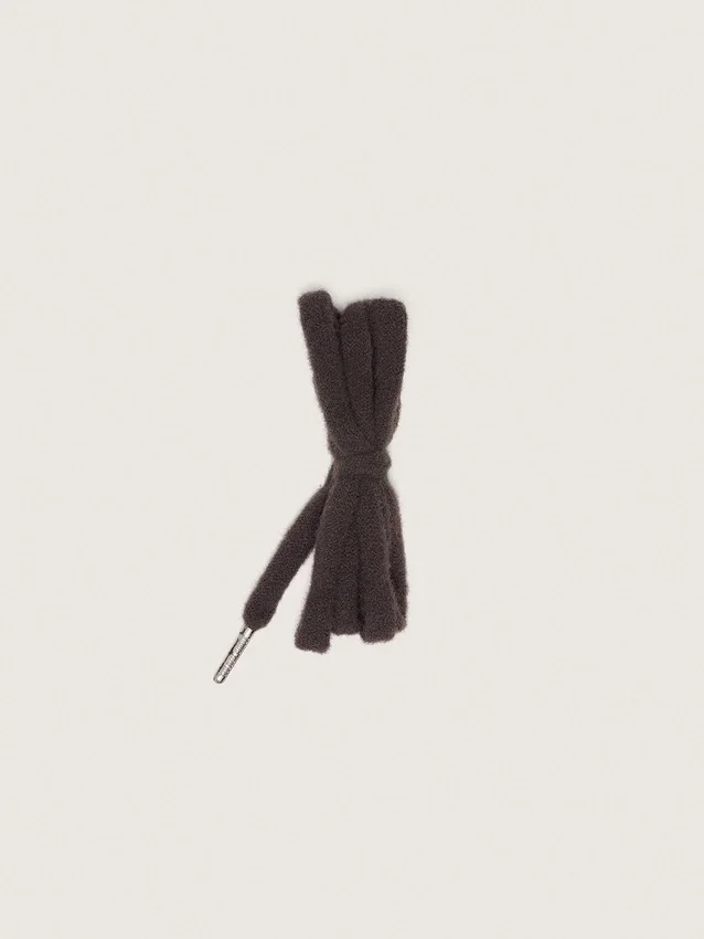 Cordones mullidos marrones