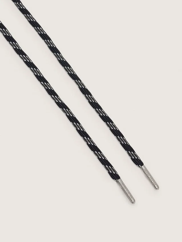 Cordones negros para senderismo con detalles en gris