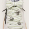 Cordones «Pieles» a rayas verdes y blancas con dijes