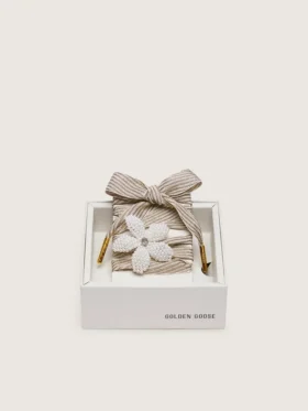 Cordones «Vintage» de Pieles a rayas blancas y beige con colgante en forma de flor