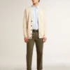 Cárdigan beige para hombre con la inscripción «Golden» en la espalda