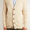 Cárdigan beige para hombre con la inscripción «Golden» en la espalda