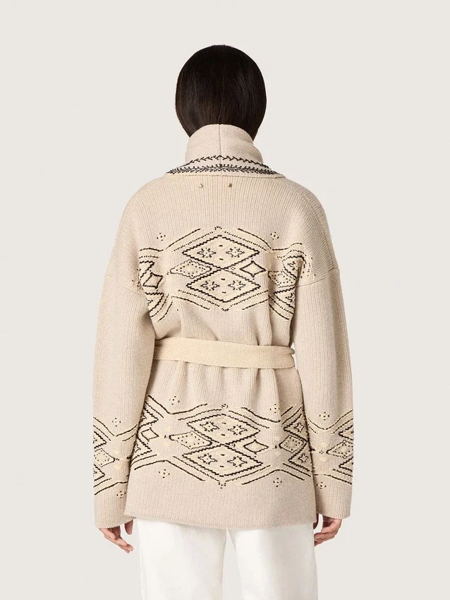 Cárdigan de mujer con cinturón, en mezcla de lana beige con bordados en contraste