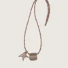 Estuche para gafas con cordón de senderismo de cuero beige, clip floral y clip en forma de estrella