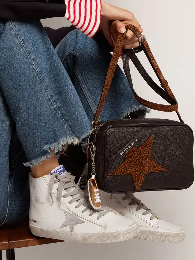 Francy de mujer en piel con estrella de ante