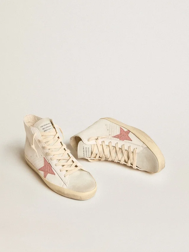 Francy en napa color crema con estrella de piel con estampado de cocodrilo rosa