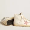 Francy en napa color crema con estrella de piel con estampado de cocodrilo rosa
