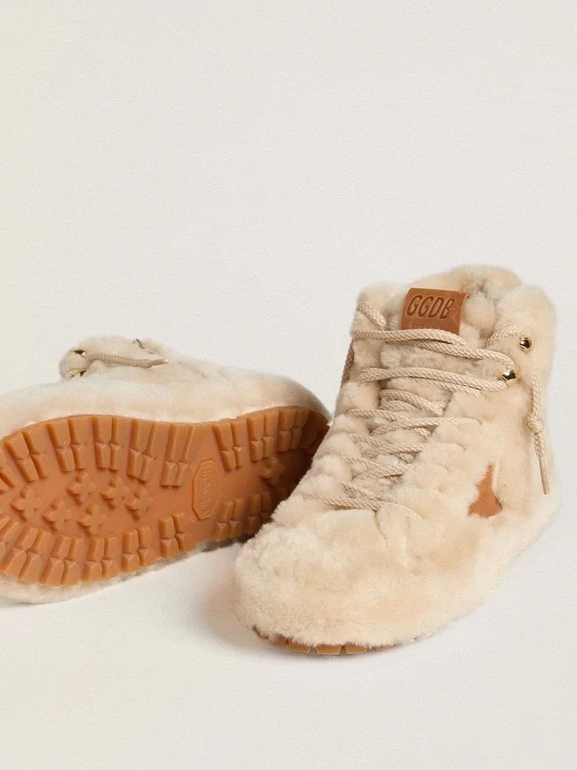 Francy para mujer en piel de oveja beige con estrella de cuero marrón