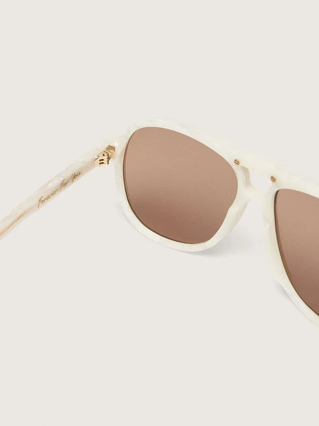 Gafas de sol de estilo aviador «Charlie» con montura blanco perla y lentes doradas