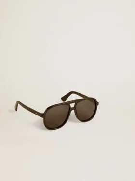 Gafas de sol de estilo aviador con montura y lentes negras