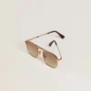 Gafas de sol estilo aviador con montura dorada y lentes beige