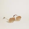 Gafas de sol estilo aviador con montura en oro rosa y lentes color miel