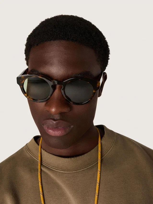 Gafas de sol Panthos de estilo cuadrado con montura marrón habana y lentes verdes