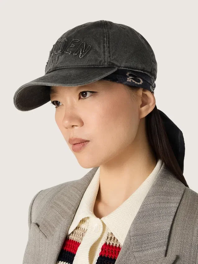 Gorra de béisbol antracita con parche «Golden» tono sobre tono