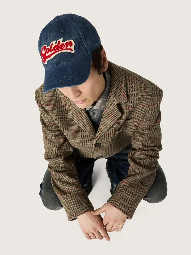 Gorra de béisbol azul vaquero con parche «Golden» de rizo rojo y blanco
