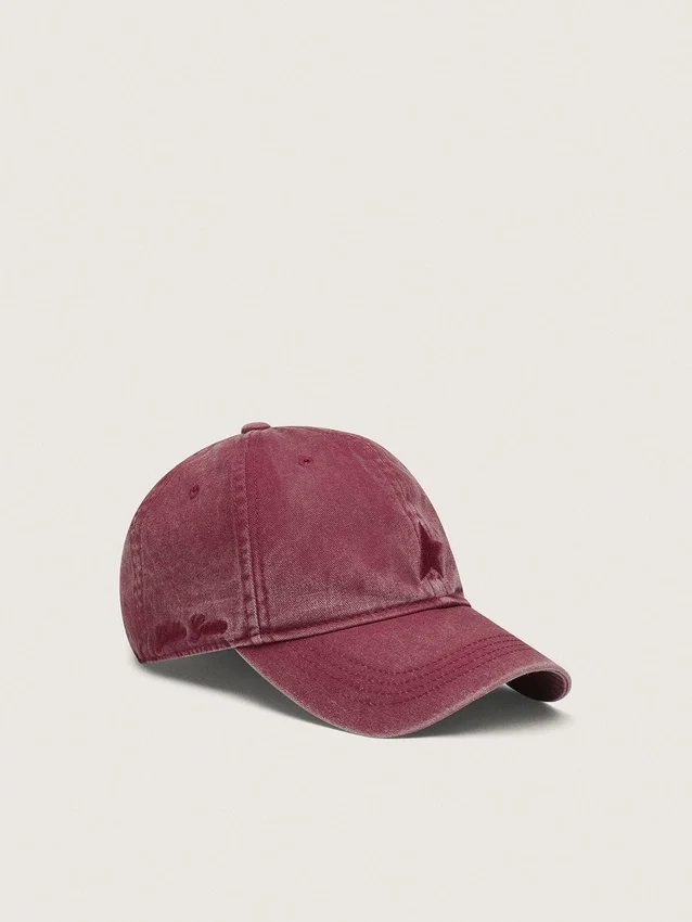 Gorra de béisbol burdeos con estrella bordada tono sobre tono