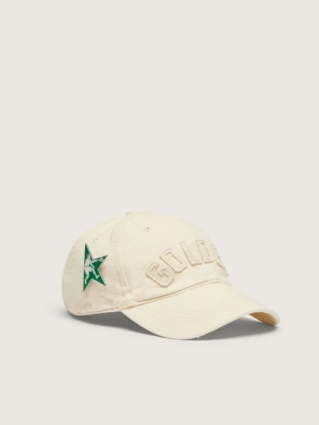 Gorra de béisbol color crema con parche «dorado» tono sobre tono y pin de estrella verde
